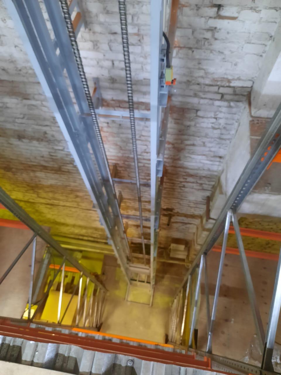 Мачтовый электрический цепной подъёмник, 1000 кг, Екатеринбург