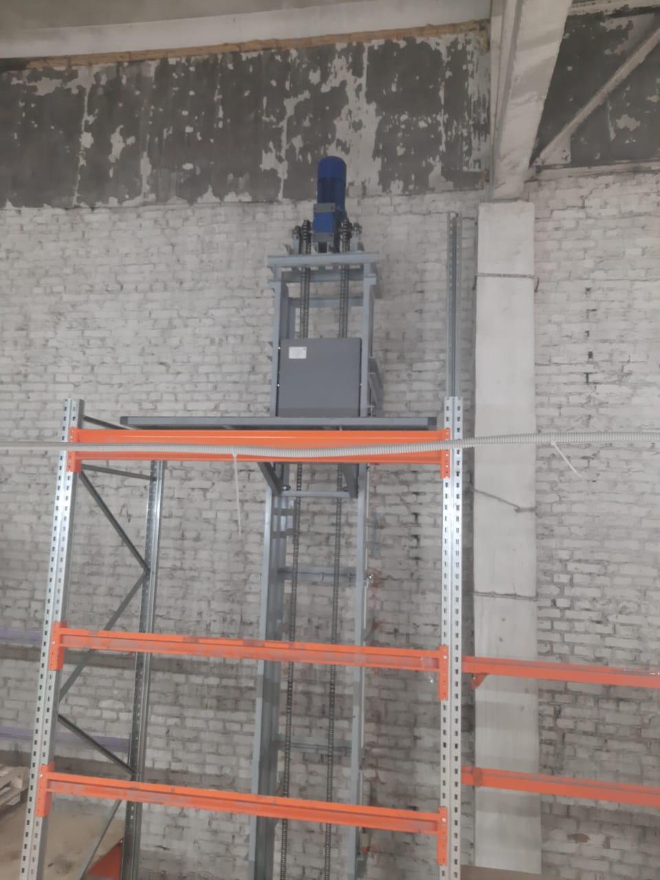 Мачтовый электрический цепной подъёмник, 1000 кг, Екатеринбург